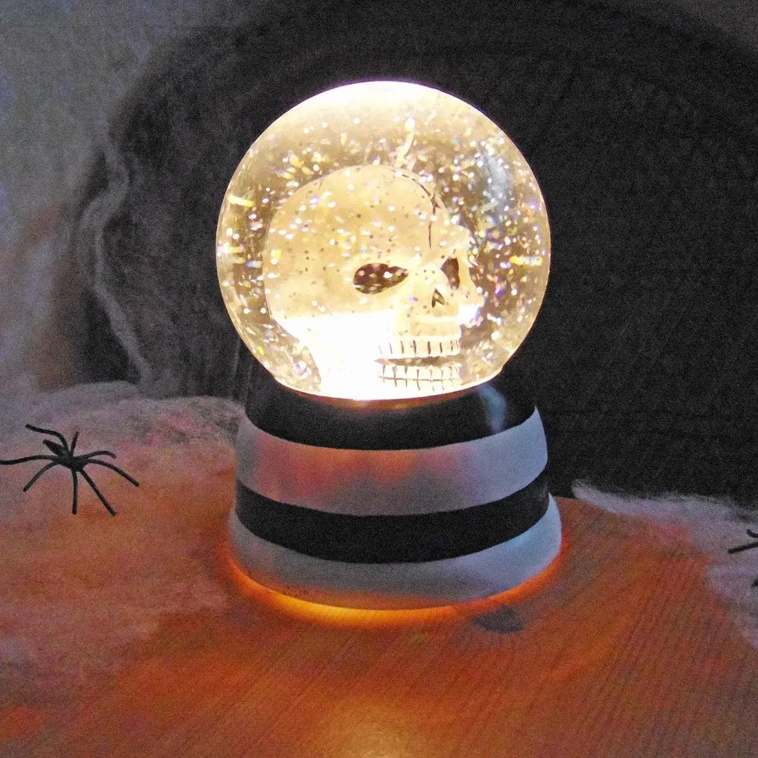 Light Up Glitter Water Halloween Decoration - Skull Globe 1