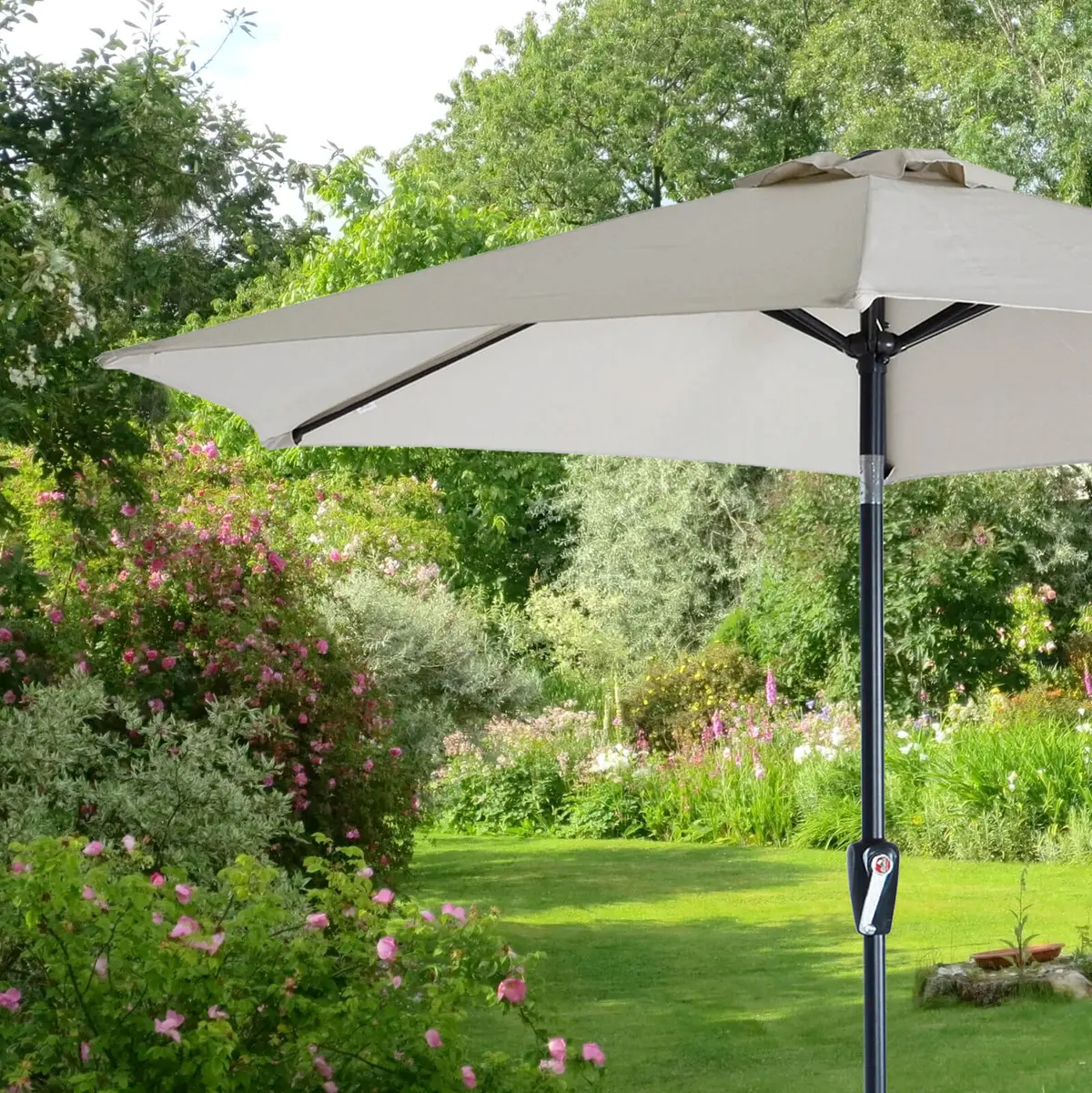 2.5M Round Parasol Crank Tilting Garden Patio Shade Umbrella 1