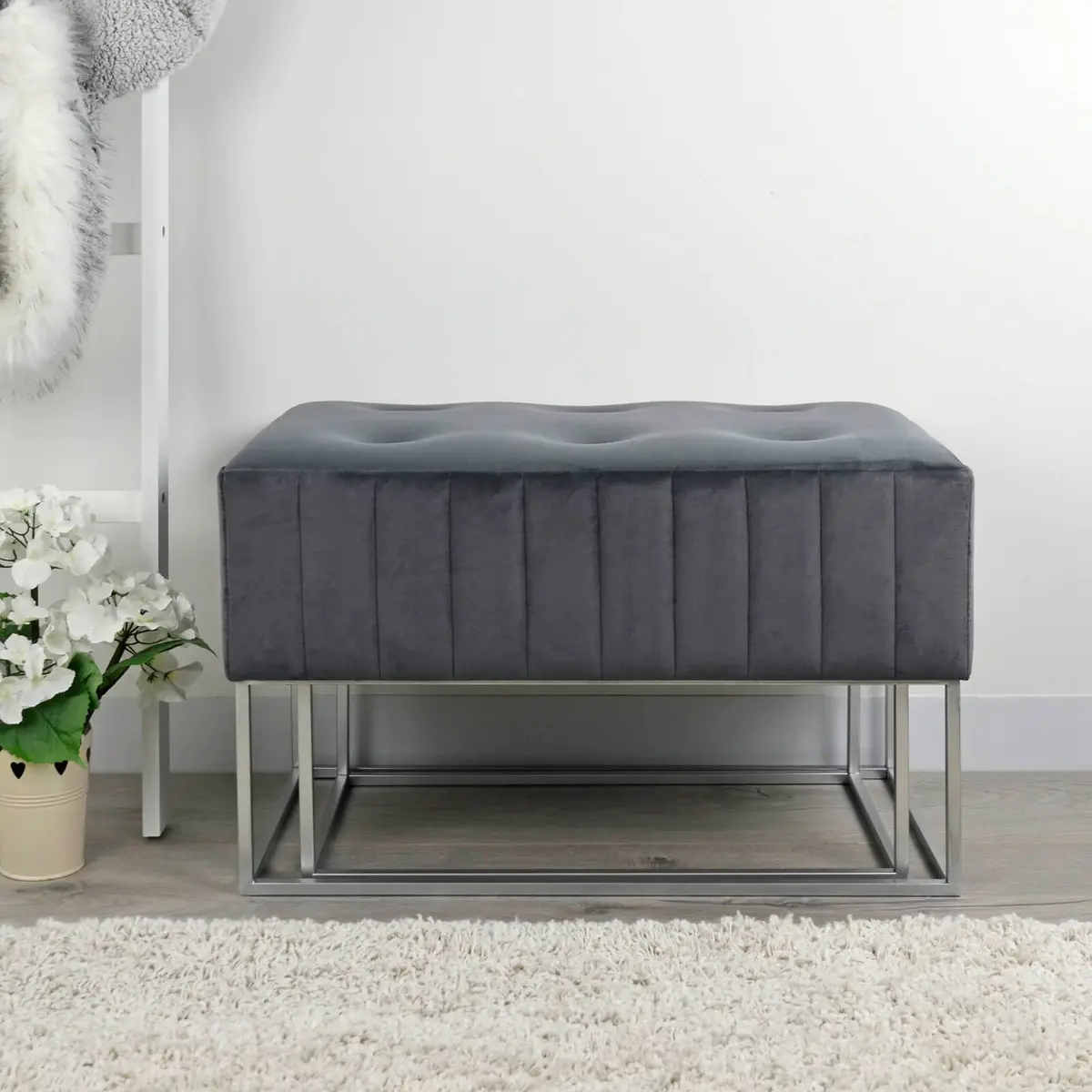 Set Of 2 Nesting Stools Velvet Padded Seats Silver Metal Legs 1