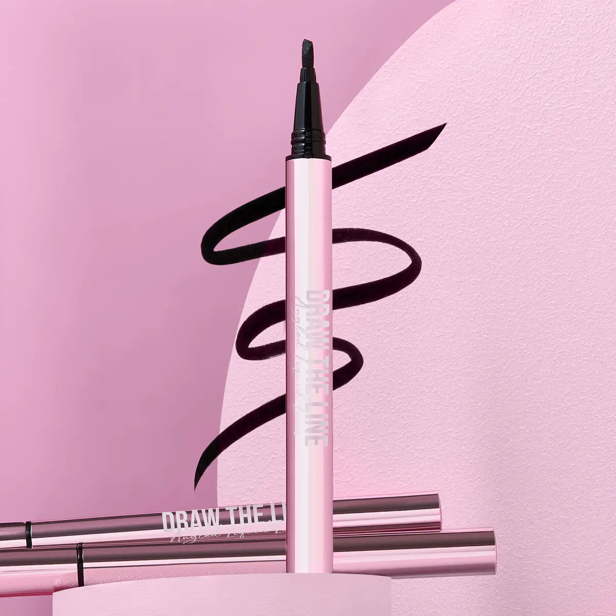 Delineador Líquido Overachiever Angled - Beauty Creations 1