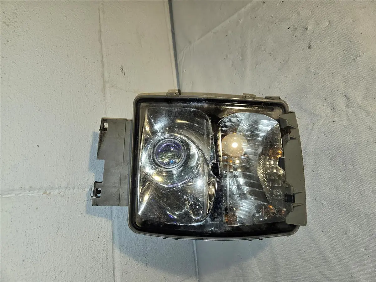 2005 - 2011 Cadillac Sts Right Passenger  Headlight 25754016 Oem 1