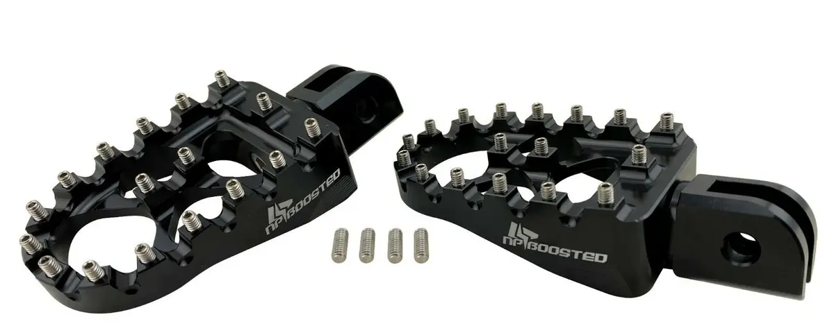 Wide Foot Pegs Footrests For 2018+ Softail Sport Glide Street Bob Low Rider Fxlr 1