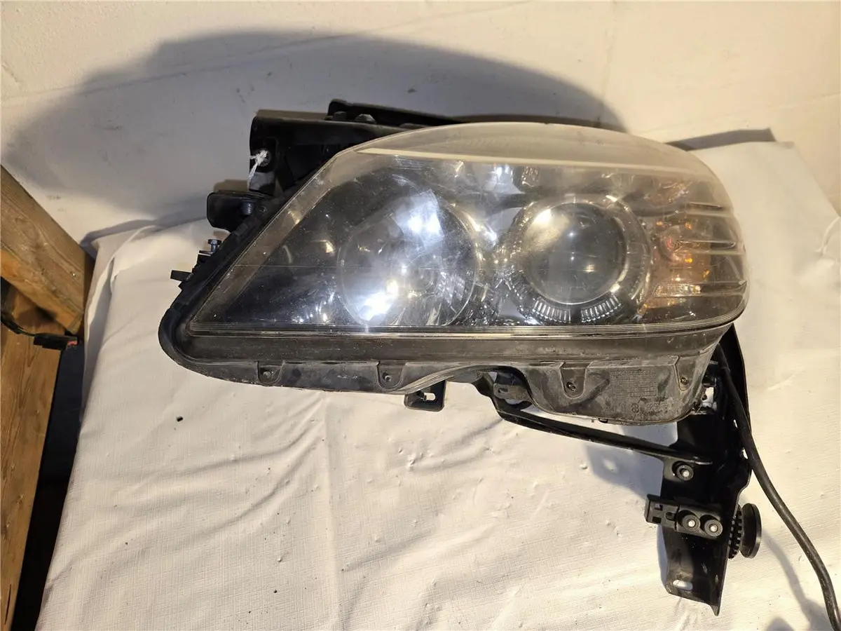 2008 - 2011 Benz W204 C Class Left H/L Halogen Bracket- Broken 2048208761 Oem 1