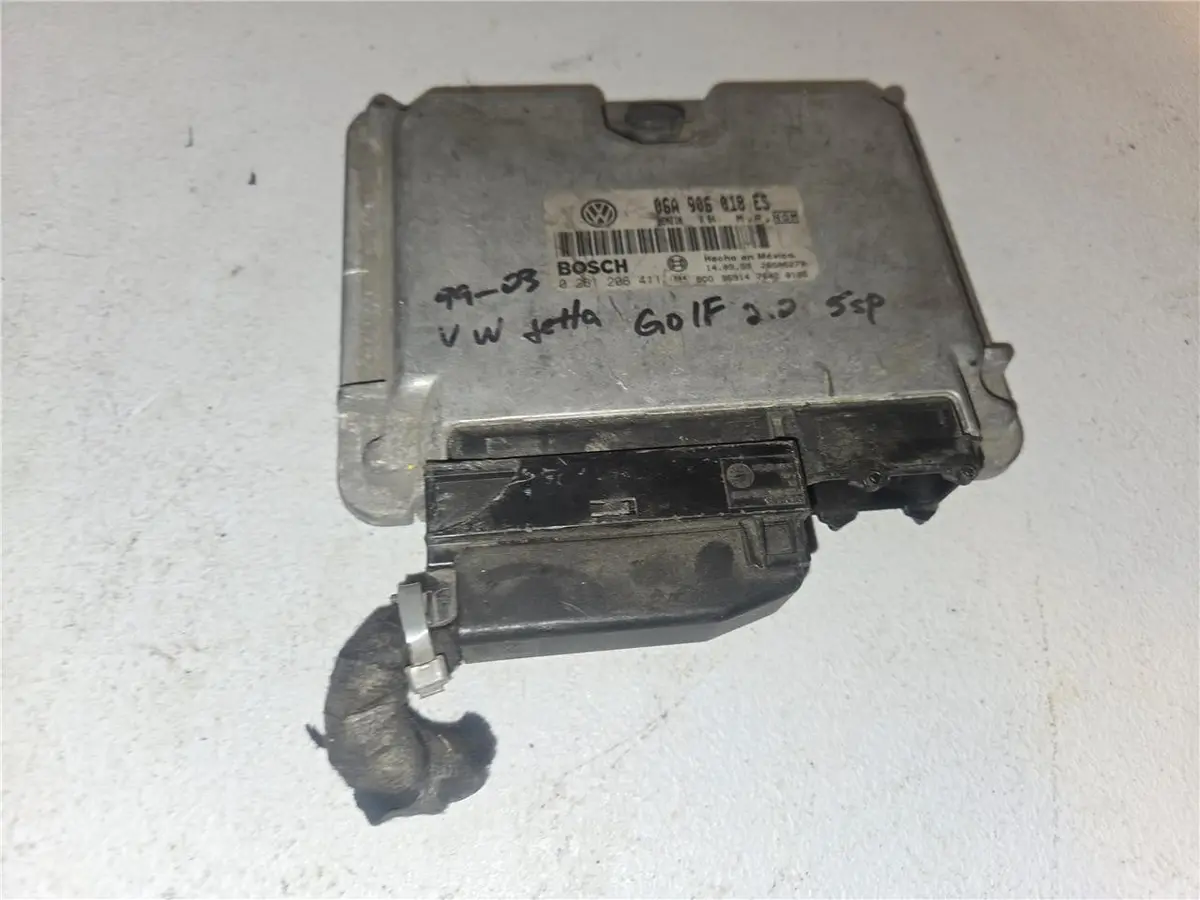 1999 - 2003 Volkswagen Golf 2.2 5Sp Engine Control Unit P/N# 06A 906 018 Es Oem 1