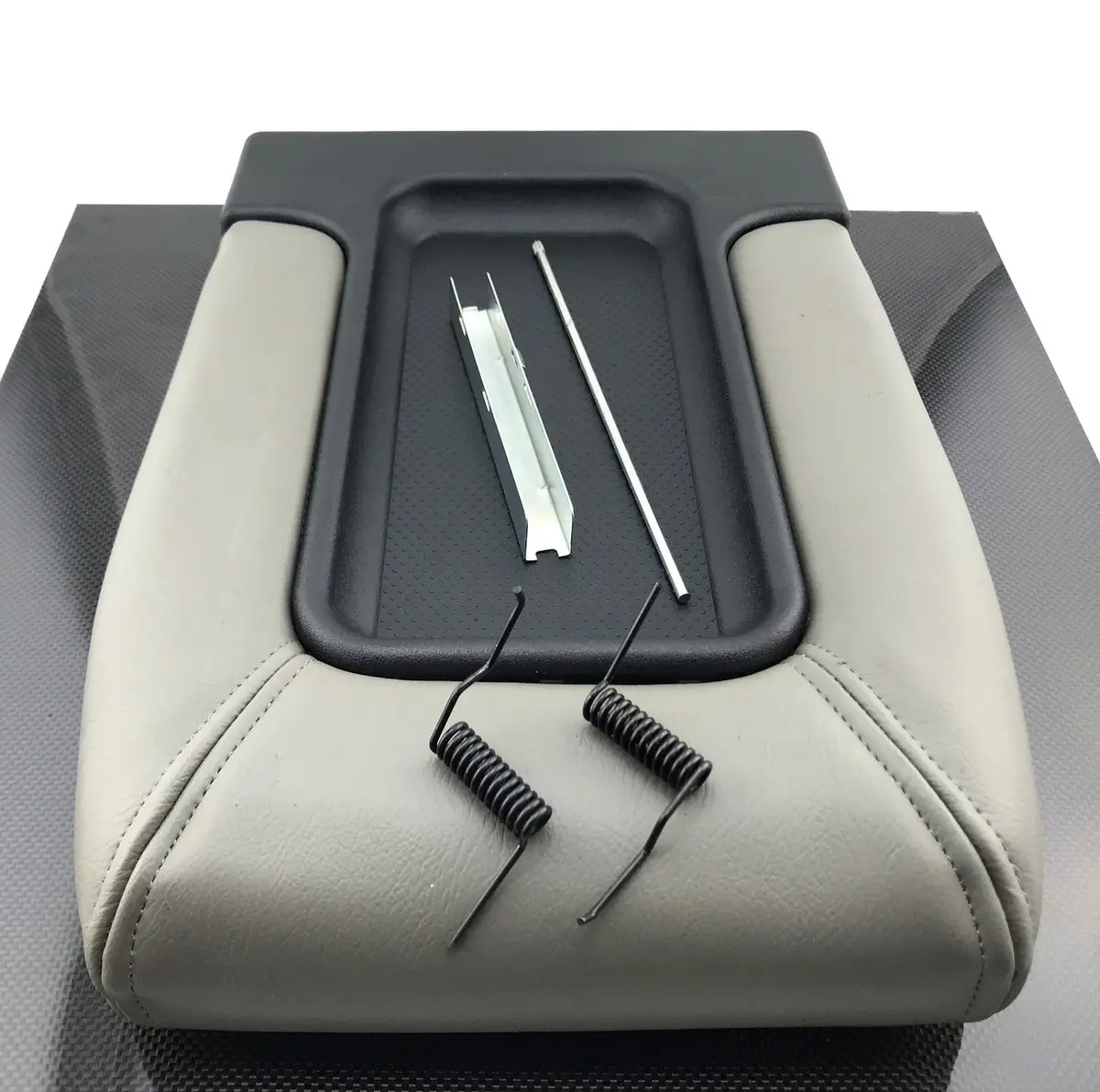 Center Console Light Gray 1999-07 Gm Chevy Silverado Gmc 19127364 Armrest Latch 1