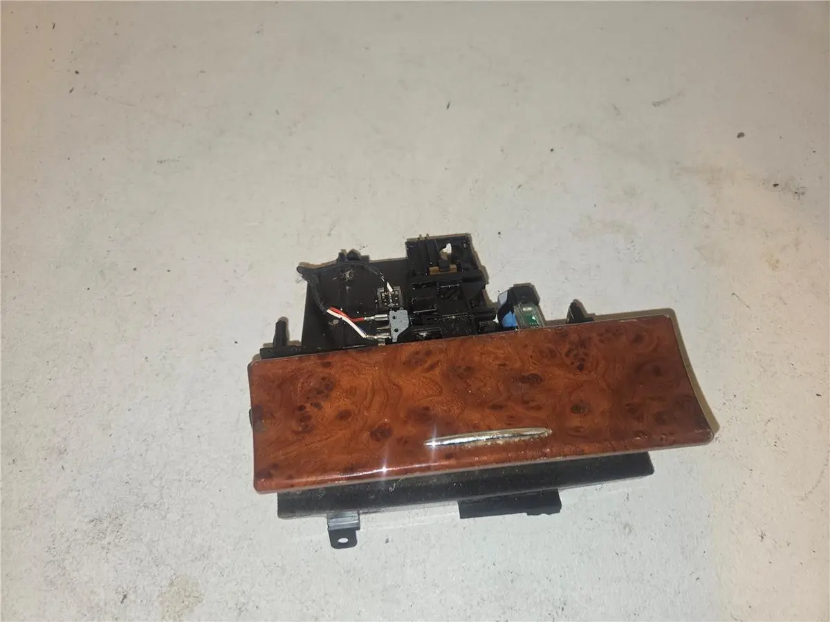 12 - 23 Chrysler 300 C Srt Center Console Ashtray Storage Outlet 6Bg81dx9ad Oem 1