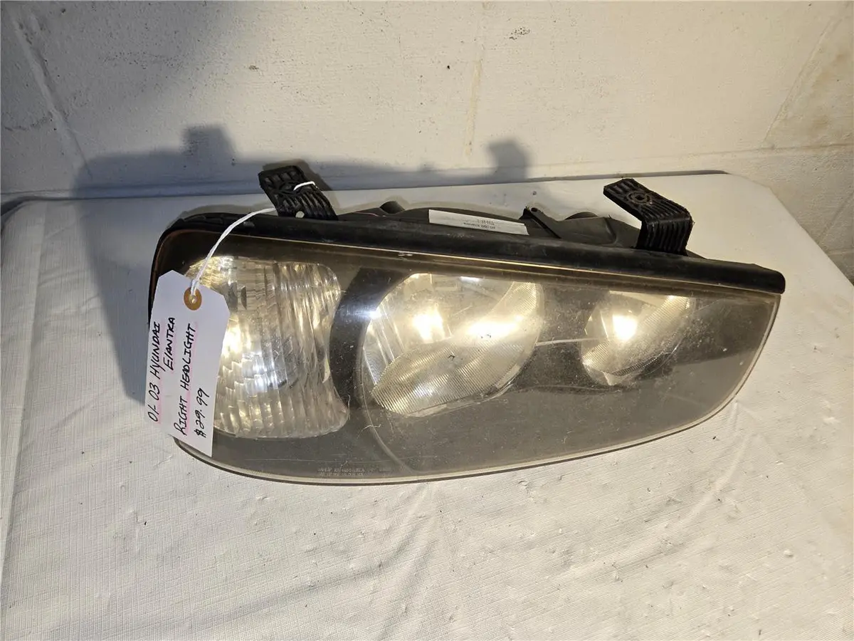 2001 - 2003 Hyundai Elantra Right Headlight 921012D150 Oem 1