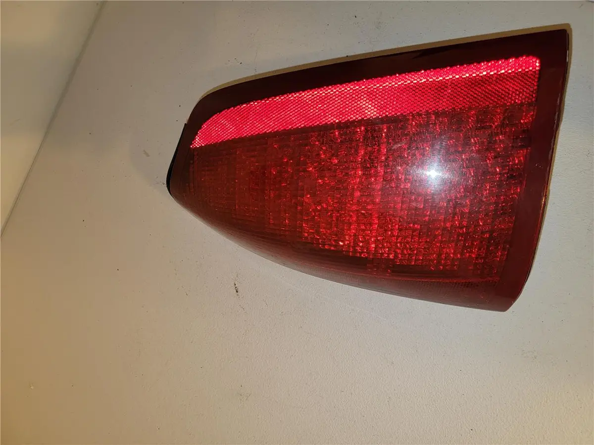 2000 - 2004 Cadillac Deville Dts Left Tail Light 2801181 Oem 1